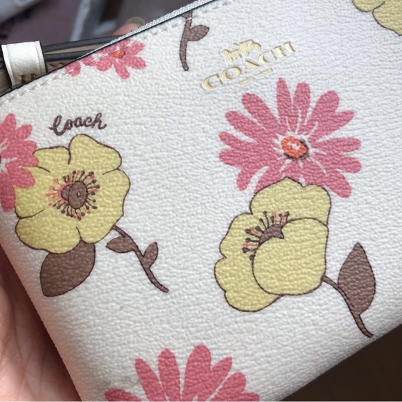🌸 Coach Corner Zip Wristlet With Floral Cluster Print Gold/Chalk Multi - Picture 9 of 10